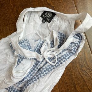 Summer top with chambray details